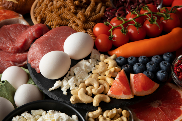 Qual a diferença de proteína e carboidratos?